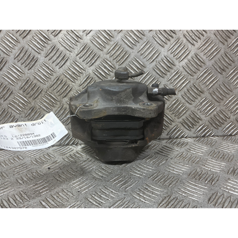 Etrier avant droit (freinage) MERCEDES 200 W123 Photo n°3