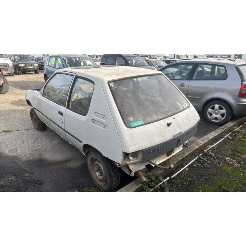 Custode arriere droit PEUGEOT 205 Photo n°9