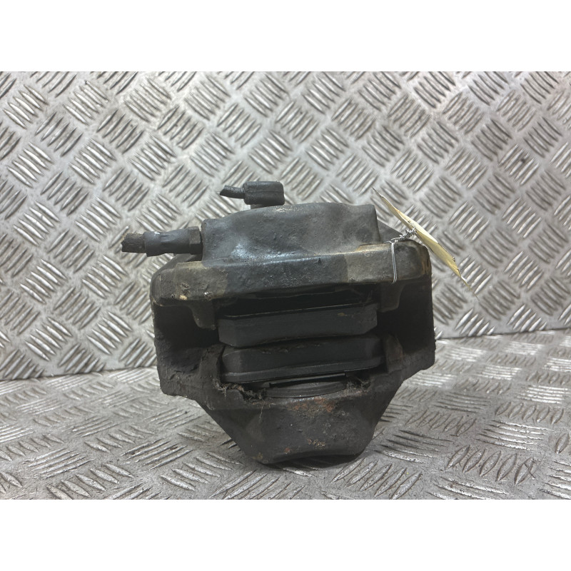 Etrier avant gauche (freinage) MERCEDES 200 W123 Photo n°3