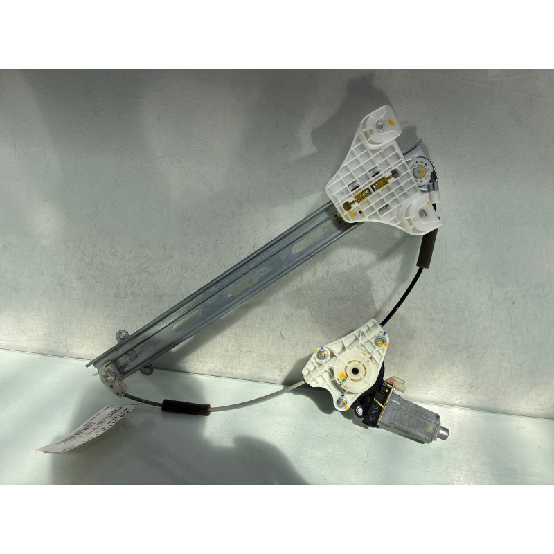 Leve vitre electrique arriere droit HYUNDAI I 20 2 Photo n°1