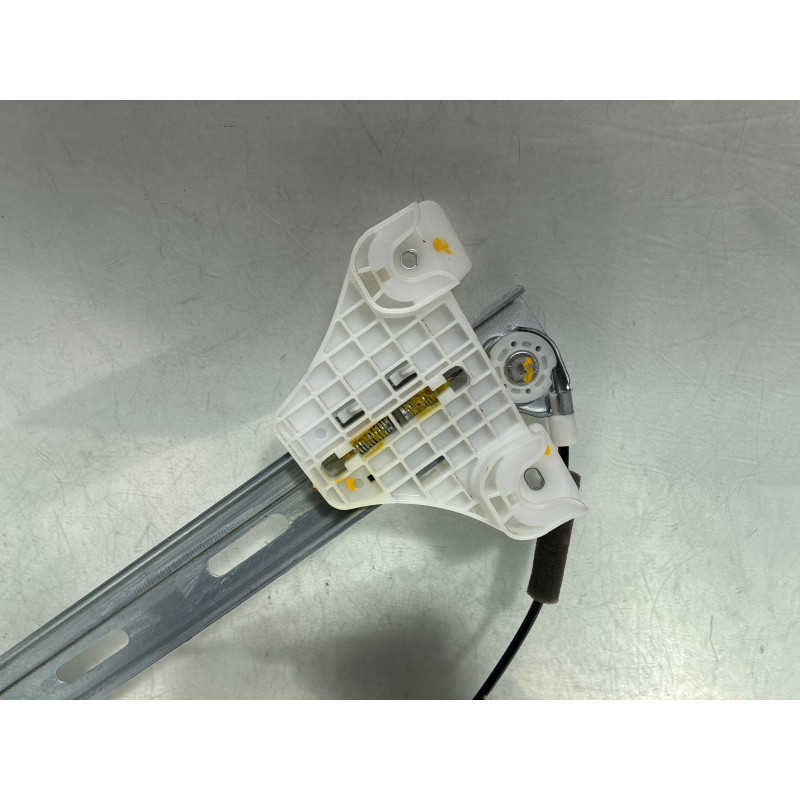Leve vitre electrique arriere droit HYUNDAI I 20 2 Photo n°2
