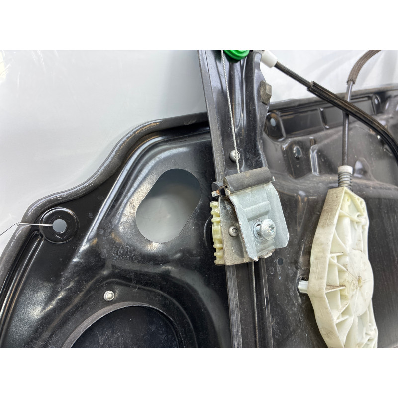 Leve vitre electrique avant gauche VOLKSWAGEN PASSAT 6 Photo n°7