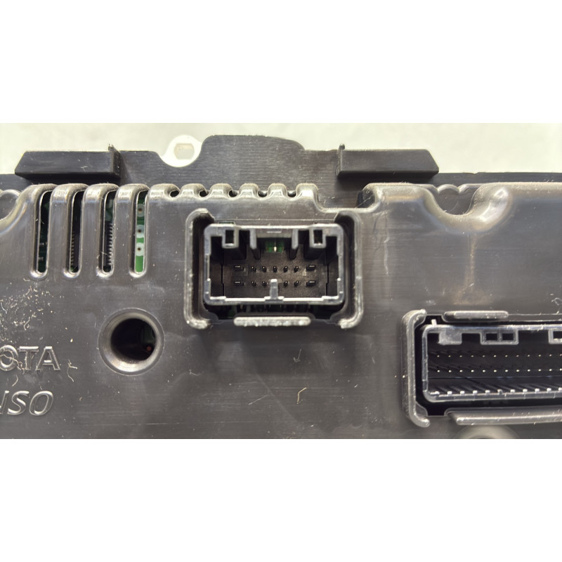 Compteur TOYOTA YARIS 3 Photo n°4