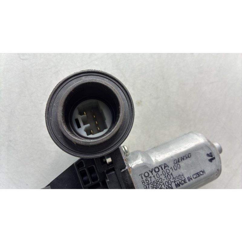 Leve vitre electrique avant droit TOYOTA YARIS 3 Photo n°4
