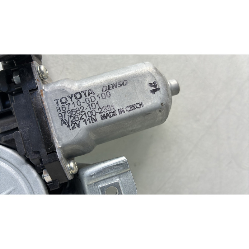 Leve vitre electrique avant droit TOYOTA YARIS 3 Photo n°5