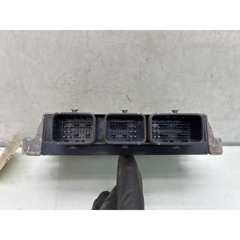 Calculateur moteur PEUGEOT 206 Photo n°4