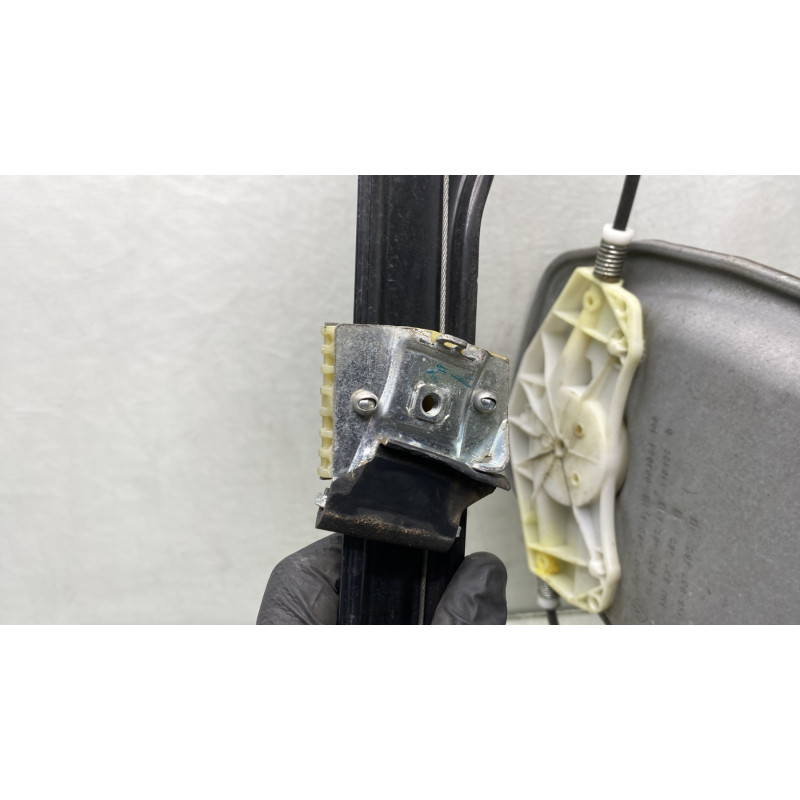 Leve vitre electrique avant droit VOLKSWAGEN GOLF 5 Photo n°8