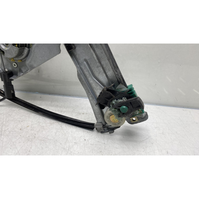 Leve vitre electrique avant gauche RENAULT CLIO 3 Photo n°2