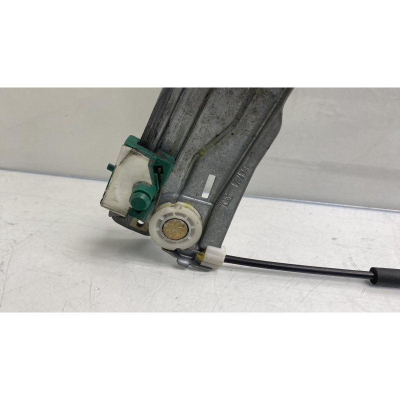 Leve vitre electrique avant gauche RENAULT CLIO 3 Photo n°8