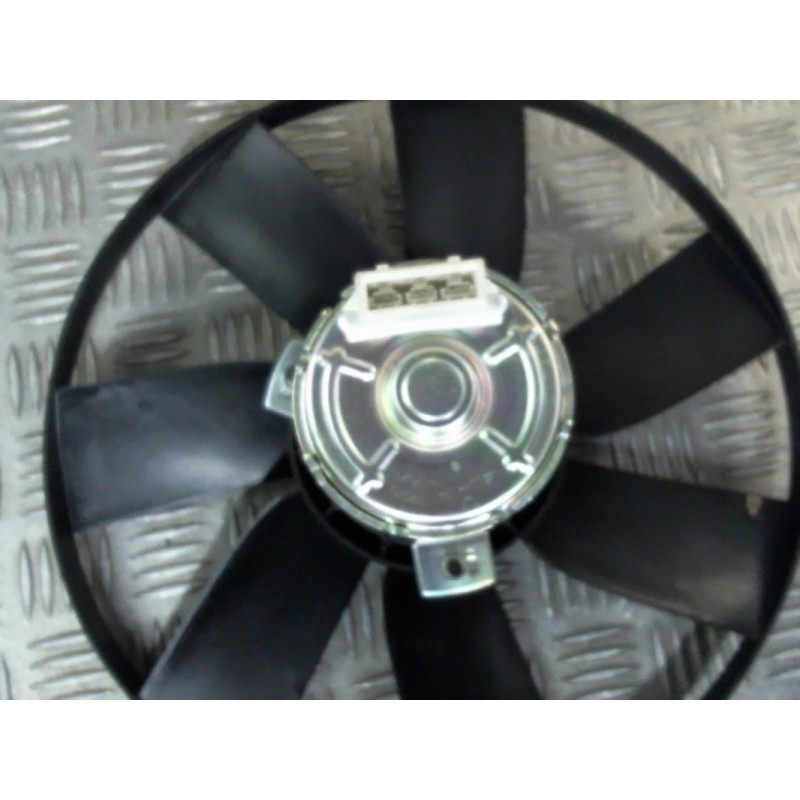 Moto ventilateur radiateur VOLKSWAGEN PASSAT 7 Photo n°3