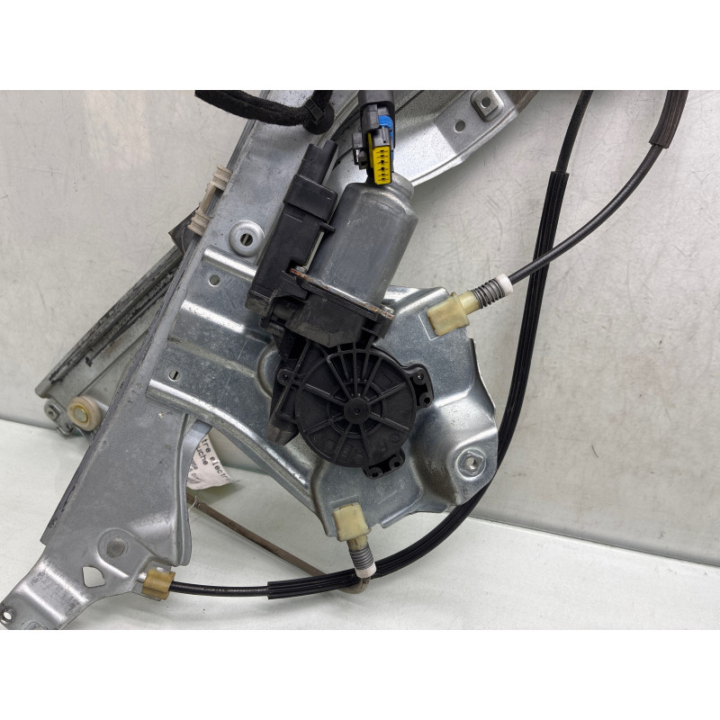 Leve vitre electrique avant gauche RENAULT CLIO 3 Photo n°3