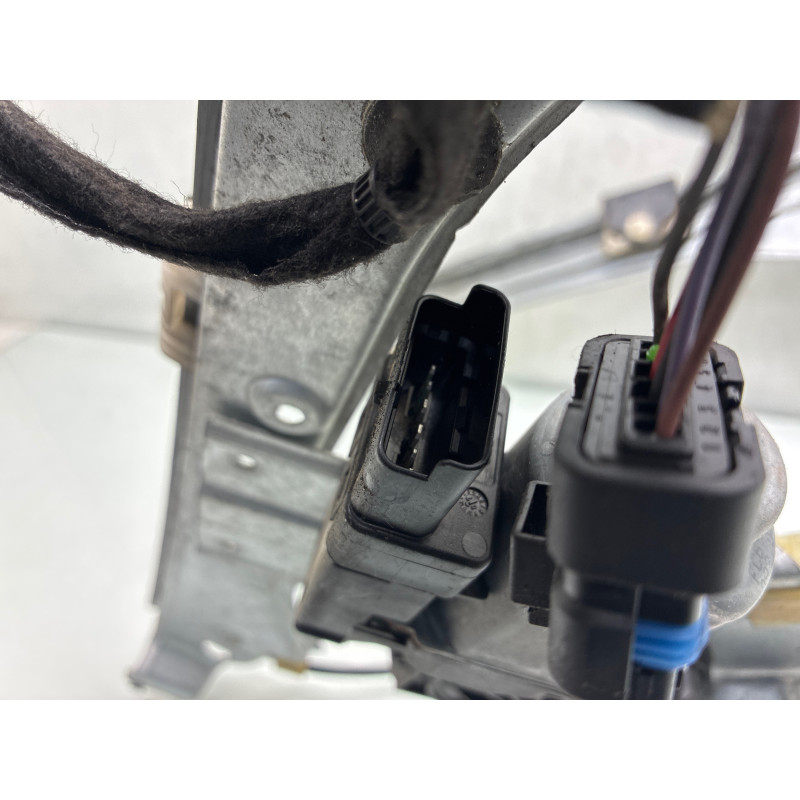 Leve vitre electrique avant gauche RENAULT CLIO 3 Photo n°4
