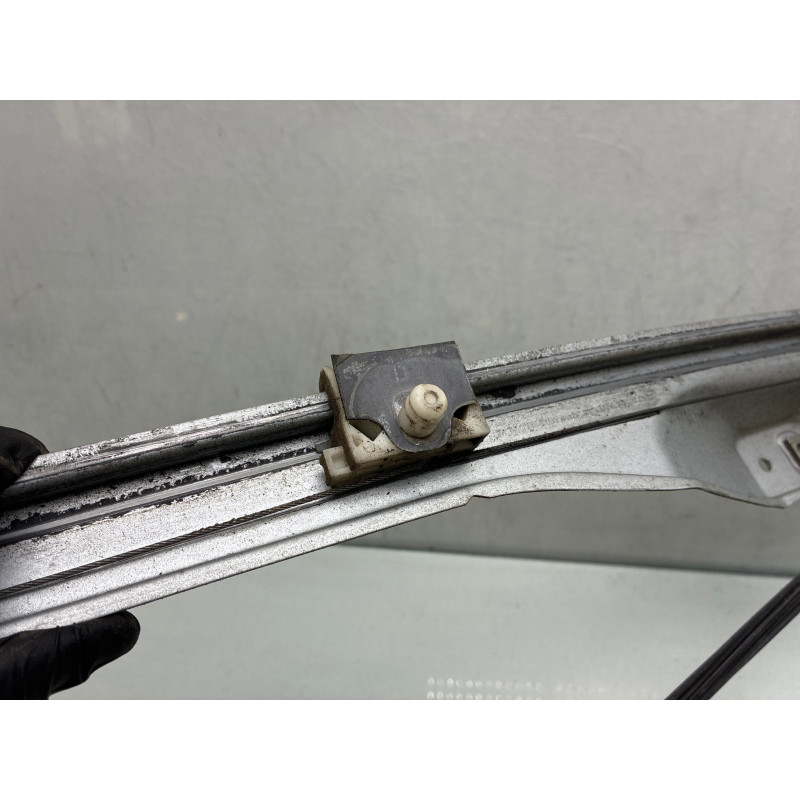 Leve vitre electrique avant gauche RENAULT CLIO 3 Photo n°6