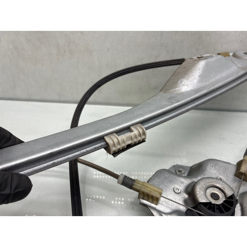 Leve vitre electrique avant gauche RENAULT CLIO 3 Photo n°7