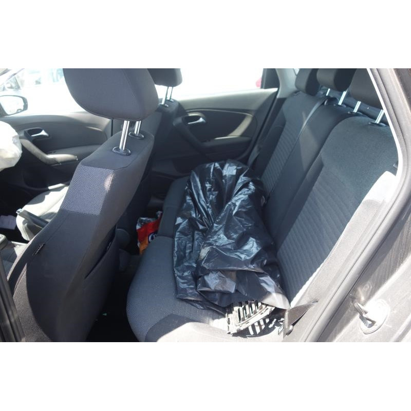 Attache ceinture arriere gauche VOLKSWAGEN POLO 5 Photo n°6