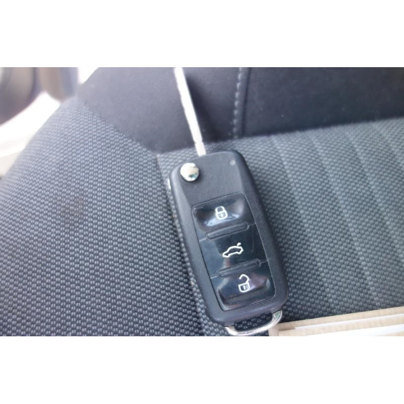 Attache ceinture arriere gauche VOLKSWAGEN POLO 5 Photo n°9