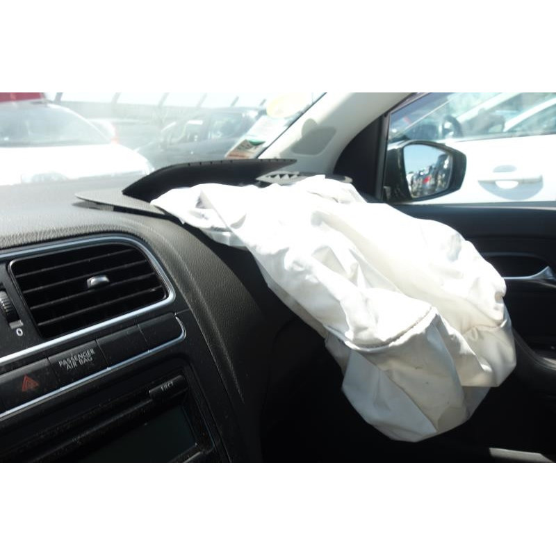 Attache ceinture arriere gauche VOLKSWAGEN POLO 5 Photo n°10
