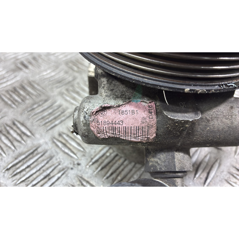 Pompe de direction FIAT DOBLO 2 Photo n°4