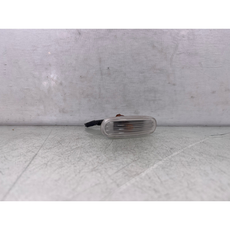 Repetiteur clignotant avant droit  (Feux) PEUGEOT BIPPER Photo n°1
