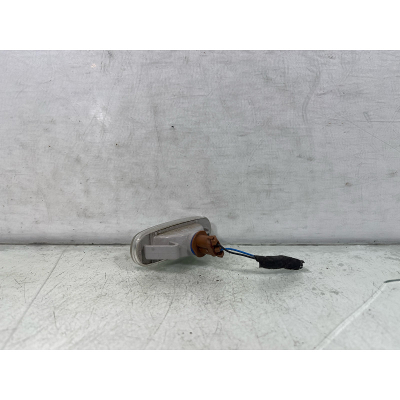 Repetiteur clignotant avant droit  (Feux) PEUGEOT BIPPER Photo n°2
