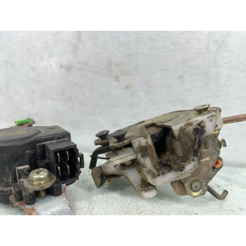 Serrure avant gauche MITSUBISHI PAJERO 2 Photo n°4