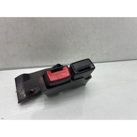 Attache ceinture arriere gauche RENAULT CLIO 3 Photo n°1