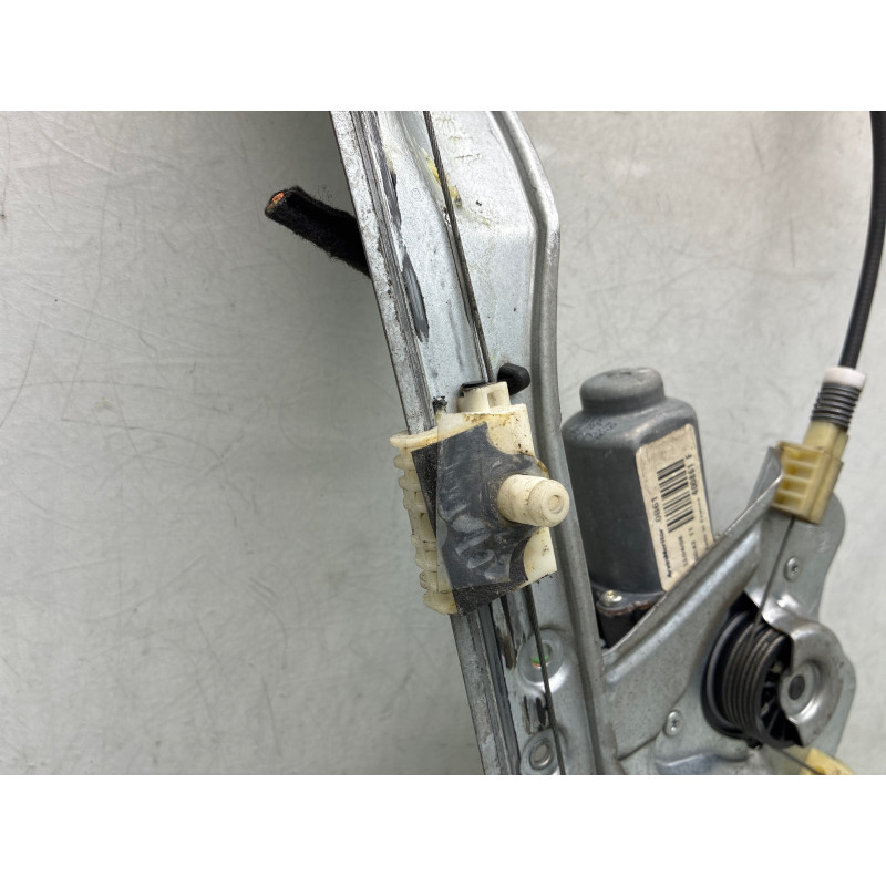 Leve vitre electrique avant droit RENAULT CLIO 3 Photo n°3