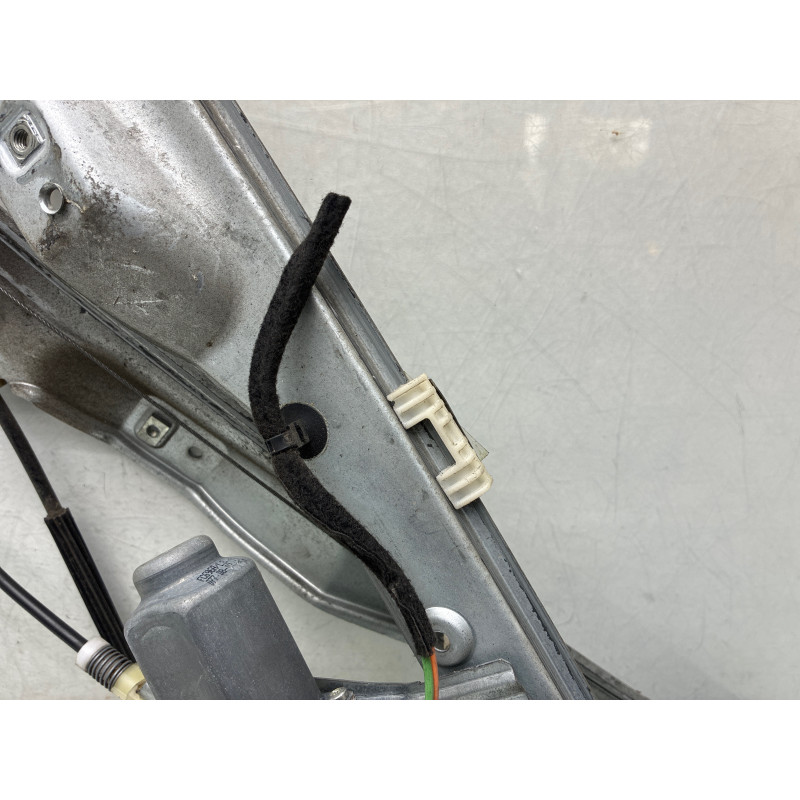 Leve vitre electrique avant droit RENAULT CLIO 3 Photo n°5