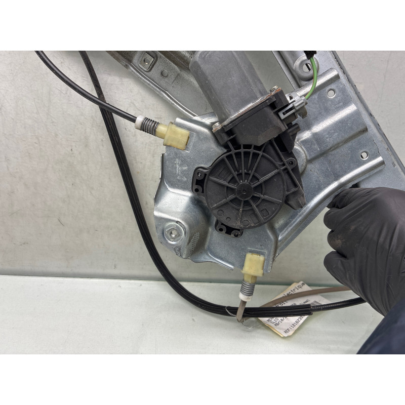 Leve vitre electrique avant droit RENAULT CLIO 3 Photo n°6