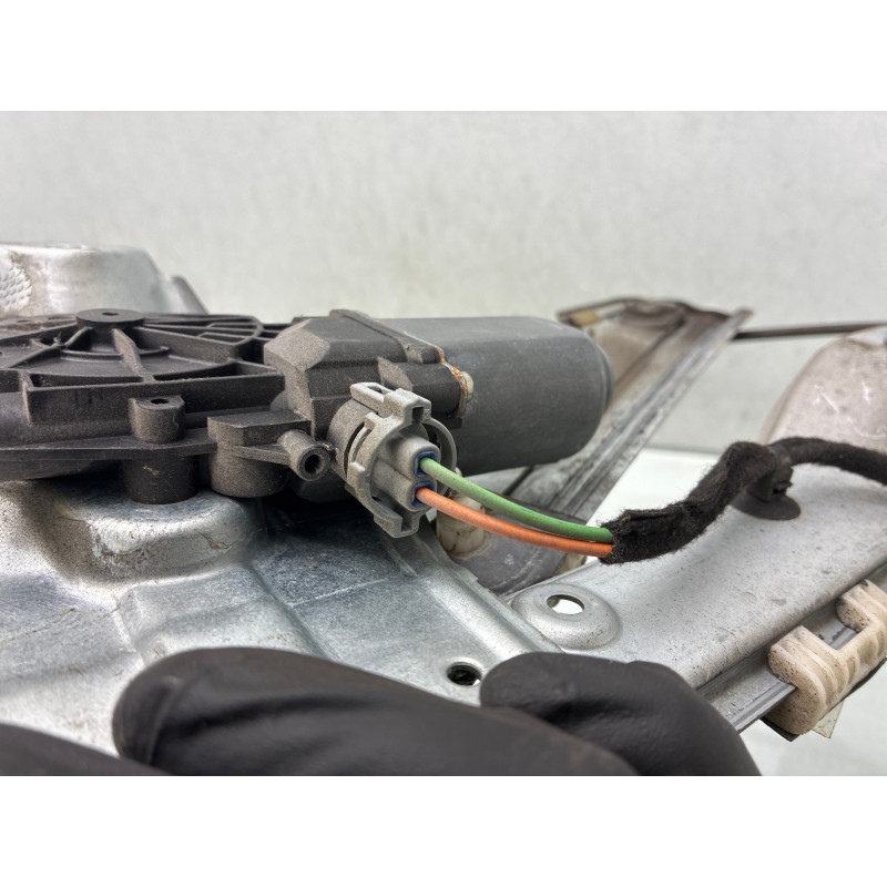 Leve vitre electrique avant droit RENAULT CLIO 3 Photo n°8