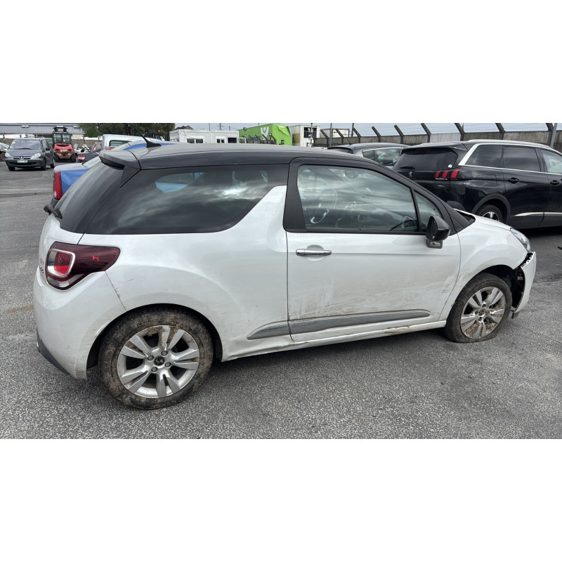 Bouton de warning DS DS3 Photo n°11