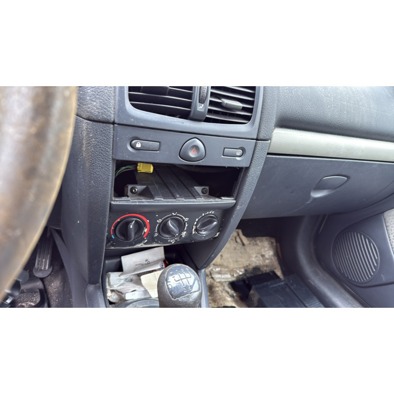 Porte avant droit RENAULT CLIO 2 Photo n°20