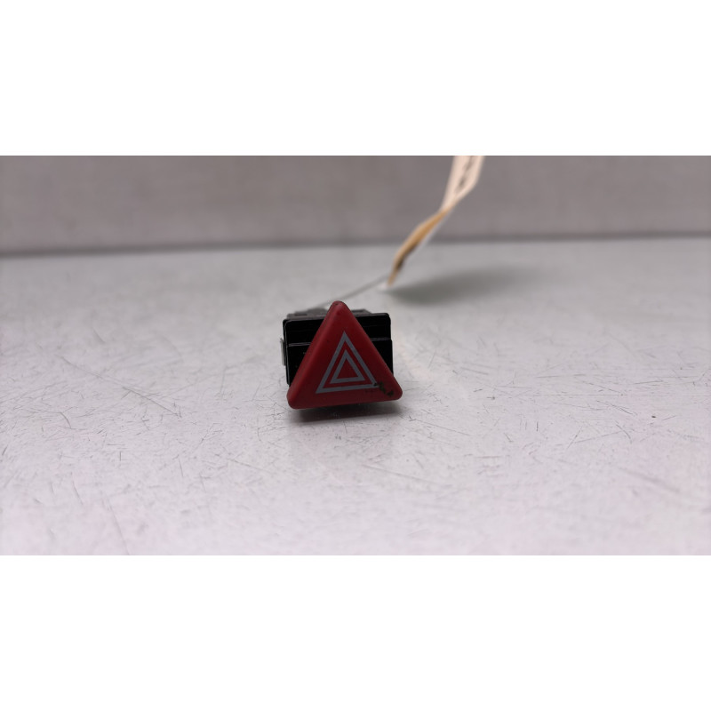 Bouton de warning AUDI A3 2 Photo n°1
