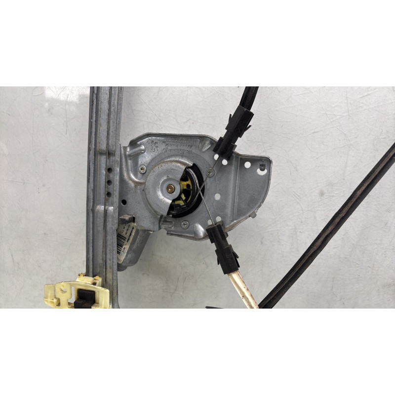 Leve vitre electrique avant droit PEUGEOT 1007 Photo n°4