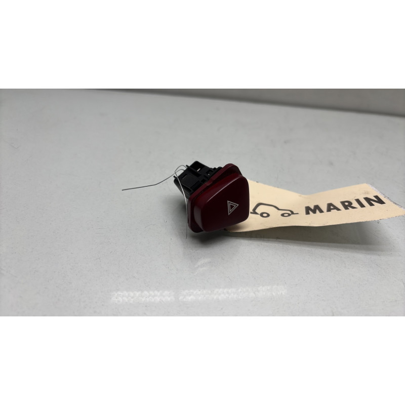 Bouton de warning PEUGEOT 607 Photo n°1
