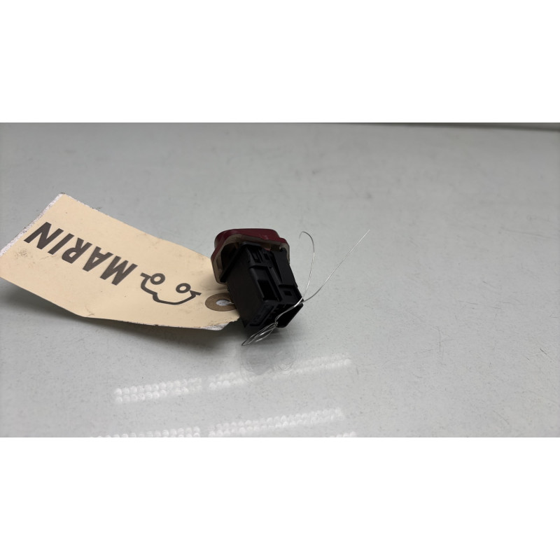 Bouton de warning PEUGEOT 607 Photo n°2