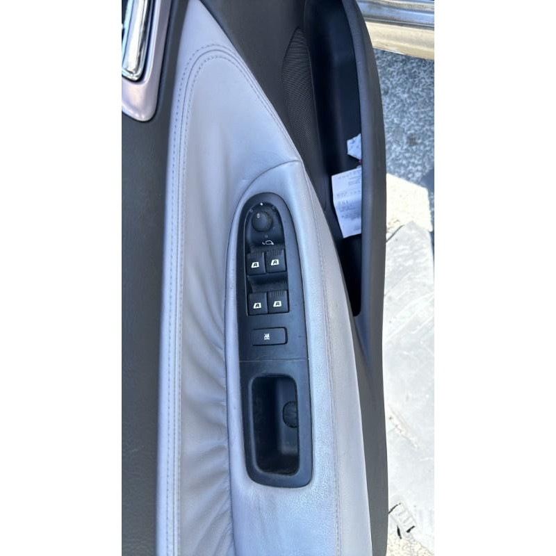 Bouton de warning PEUGEOT 607 Photo n°19