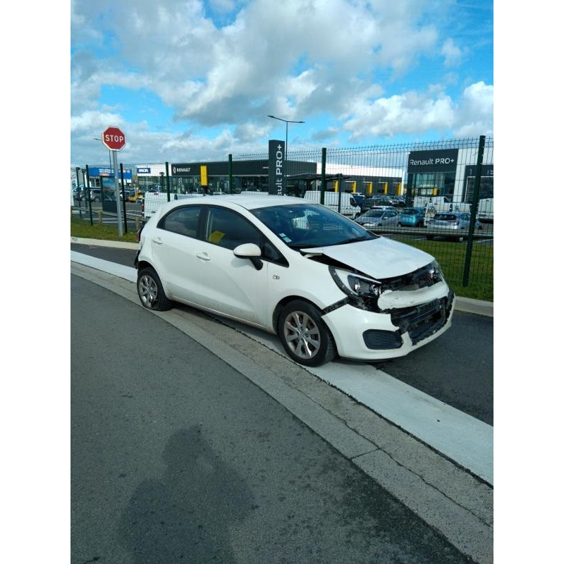 Attache ceinture arriere gauche KIA RIO 3 Photo n°13