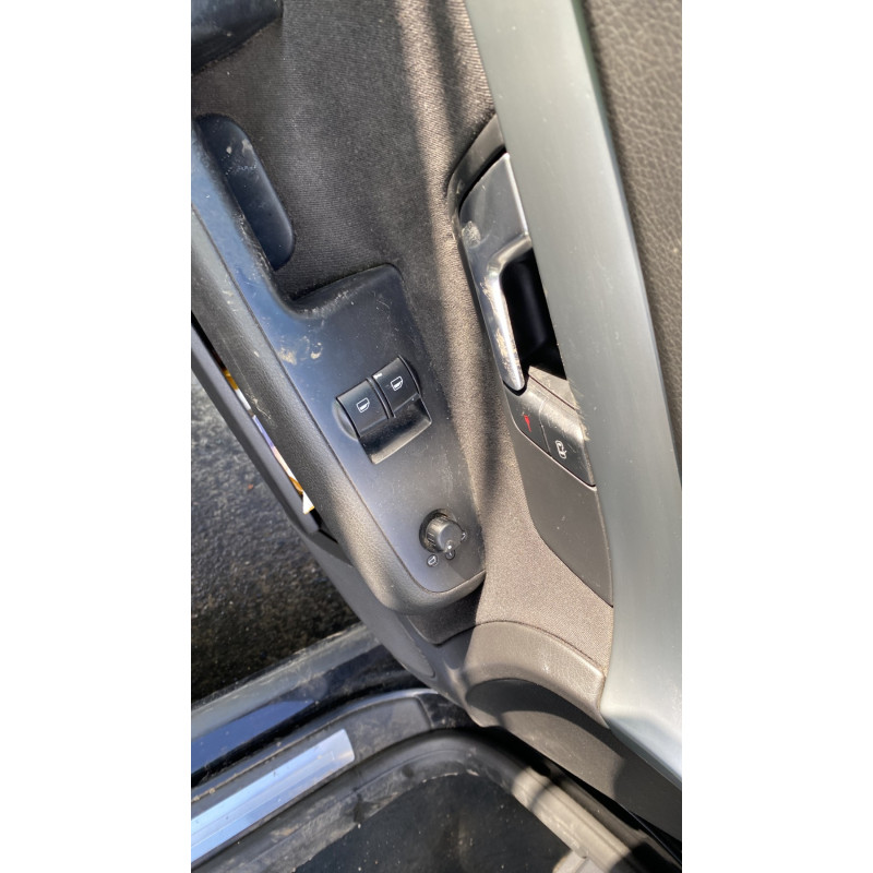 Attache ceinture avant gauche AUDI A4 2 Photo n°13