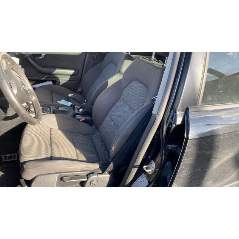 Attache ceinture avant gauche AUDI A4 2 Photo n°14