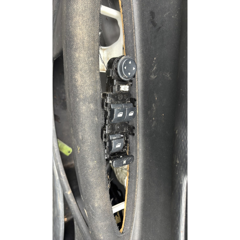 Attache ceinture avant droit CITROEN C4 1 Photo n°16
