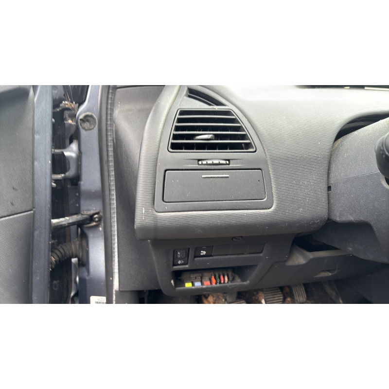 Attache ceinture avant droit CITROEN C4 1 Photo n°20