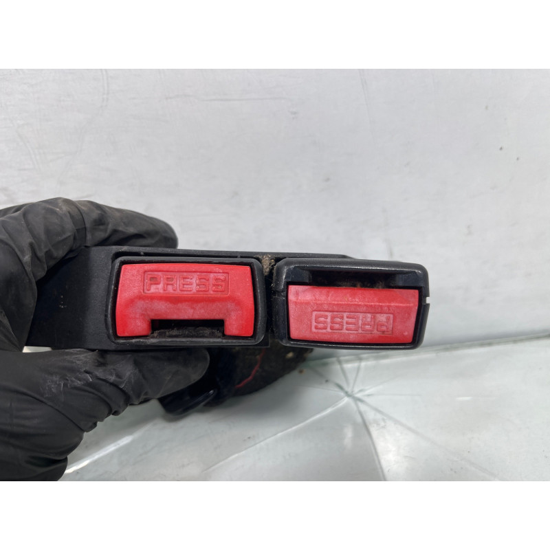 Attache ceinture arriere droit RENAULT CLIO 3 Photo n°2
