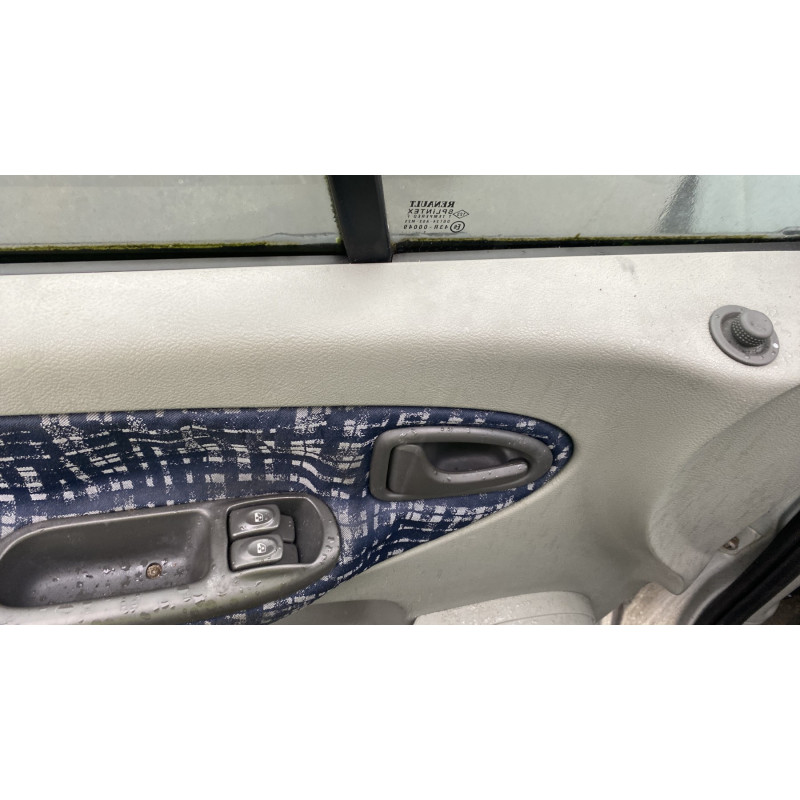 Bouton de warning RENAULT SCENIC 1 Photo n°13