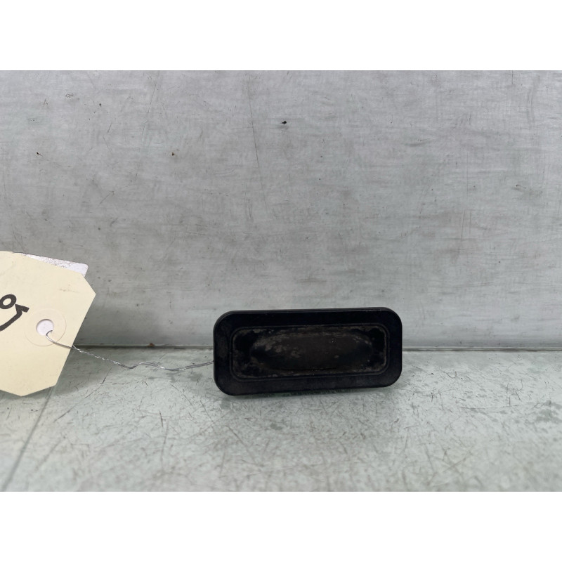 Bouton de coffre RENAULT CLIO 4 Photo n°2