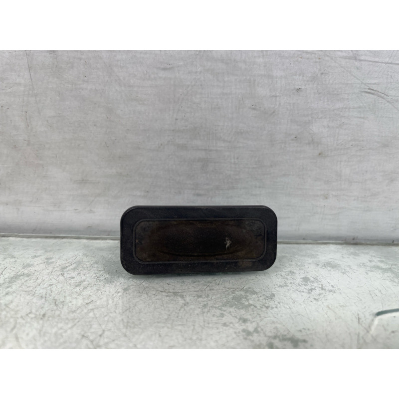 Bouton de coffre RENAULT CLIO 3 Photo n°1