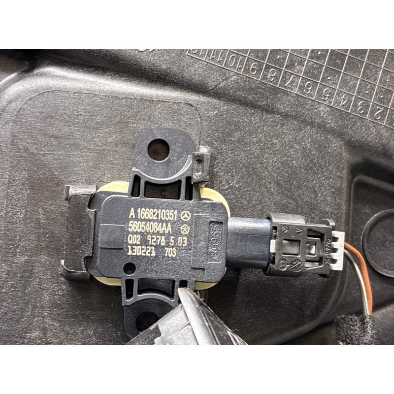 Leve vitre electrique avant droit MERCEDES CLASSE A 176 Photo n°6