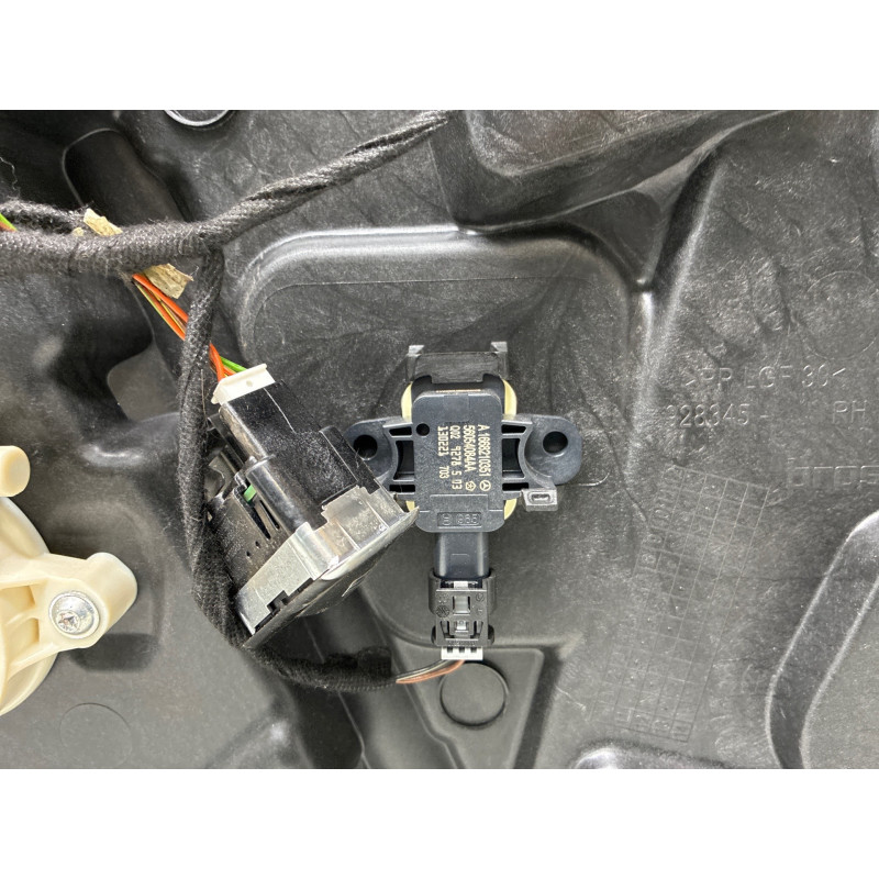 Leve vitre electrique avant droit MERCEDES CLASSE A 176 Photo n°9