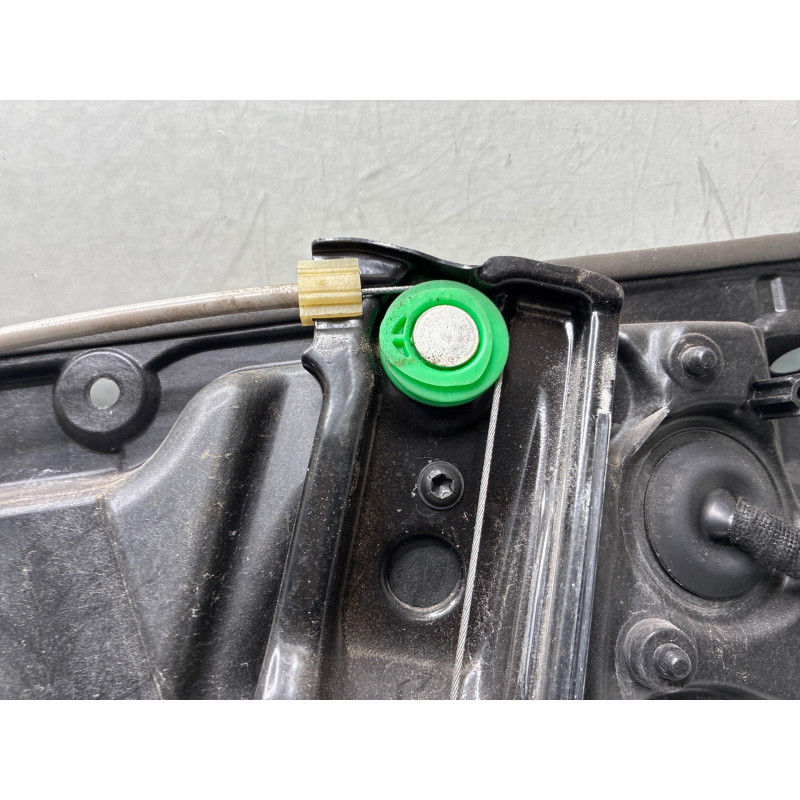 Leve vitre electrique avant gauche MERCEDES CLASSE A 176 Photo n°8