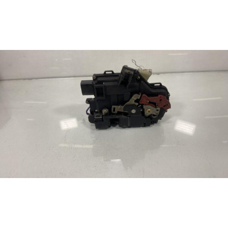 Serrure avant droit AUDI A4 2